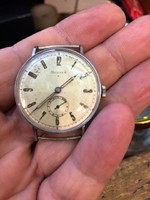 Novice vintage men's watch from the 1940s, in good condition