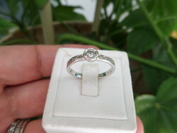 Brilles fehér arany gyűrű - pici méret!