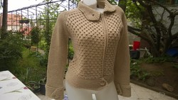 Hazel cardigan-sweater with an interesting solution s-m