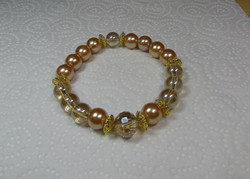 A bracelet made of caramel-colored crystal and glass beads is the dominant color of autumn.