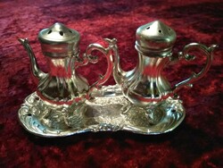 Miniatűr,  babaházba tálcán 2 db. kancsó