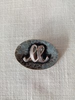 Vintage  ezüstözött réz ötvös iparművészeti  bross / kitűző    "M" monogrammal