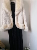 Szebbnél szebbek molett nálam elegáns alkalmi hófehér műszőrme bunda kabát 42 44 téli. Menyasszonyi