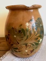 Nagyméretű antik barna mázas cserépedény köcsög kerámia virág motívummal