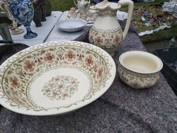 Zsolnay Julia bathroom set, 1880s. The bowl is 49 cm, the pitcher is 34 cm.