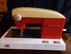 Piko játékvarrógép