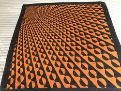 Absztrakt mintás kendő narancs ès fekete mintával, 86 x 84 cm