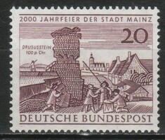 Postatiszta Bundes 1585  Mi 375      0,40 Euró