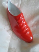 Piros porcelan foci cipő