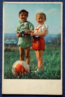Régi nosztalgia fotó képeslap  -   kisfiúk labdával , játék repülővel