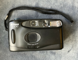 NIKON EF-200 típusú filmes régi fényképezőgép