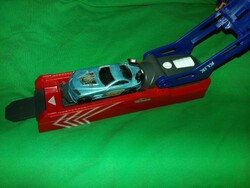 Retro majorette car launching catapult metal hot wheels together with small car, condition according to the pictures 2.