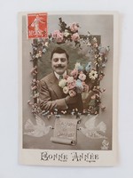 Régi képeslap 1910 fotó levelezőlap férfi virágcsokorral