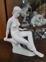 Ülő Női Akt Figurális Porcelán Szobor.Jelzett.22 cm.