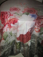 Vintage stílusú különleges gyönyörű rózsás hatalmas puha paplanhuzat vagy bélelhető ágyterítő