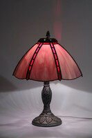 Rózsaszín Tiffany asztali lámpa irizáló gyöngyházhatású üvegbúra 40cm ezüst színű fém test