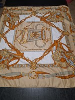 Large Italian scarf with a special pattern