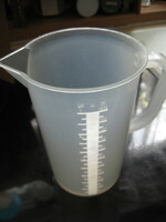 Plastic measuring jug 1 l