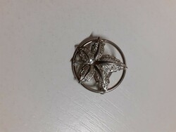 Branded opulent silver-tone sophisticated openwork pattern leaf brooch pin