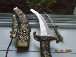 Keleti bronz falra akaszható dísztőr páros,gazdag dombormintákkal 37 cm és 19 cm