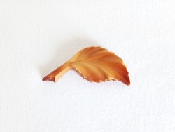 Retro leaf-shaped brooch, pin