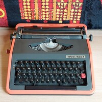 Retro hordozható írógép
