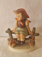 Hummel Goebel porcelán figura TMK2 112 kislány a kerítésen