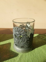 Virágos díszítésű régi filigrán fémkosár, választható pohárral