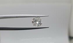 0.95 Karátos Brill Csiszolású Moissanite. Certifikációval.