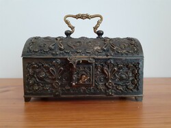 Neoreneszánsz bronz kulcsos doboz, kincsesláda, 1900 körül