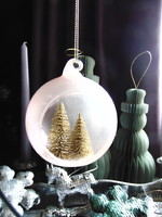 Üveg karácsonyfadísz arany fenyőfákkal
