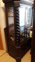 Oszlopos  könyvszekrény-vitrin