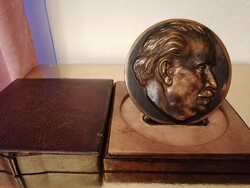 Dimitrov bronz plakett, bőr tartóban