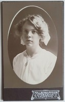 Svéd vizitkártya, CDV, Hallbergs Atelier,Halmstad, fiatal lány fotó, 1910 körül