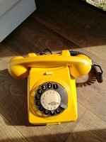 Tárcsás retro telefon sárga