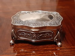 Barokk ezüstözött ékszerdoboz belül plüss béléssel