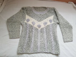 Warm knitted patterned gray sweater, size L