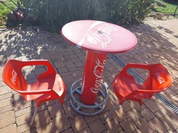Coca Cola asztal 2 székkel eladó