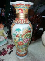 Porcelán váza Chinai 14. a képeken látható állapotban van
