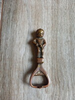 Szép régi bronz sörnyitó (pisilő fiú, 8,8x3x1,3 cm)