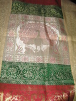 Csodaszép Indiai selyem futó szimbólumokkal