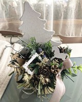 Karácsonyi asztaldísz bogreben fa fenyőfával