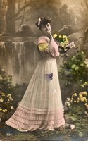 E - 008    Hölgy virággal - zsánerkép 1908