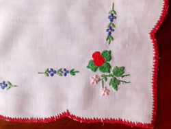 Embroidered tablecloth. 48X33 cm