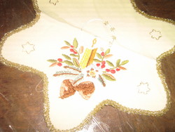 Aranyos karácsonyi csipkés szélű csillag alakú hímzett terítő