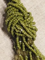 Női divatékszer, nyaklánc - olíva zöldben