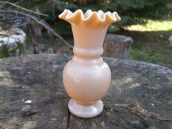 Ruffled frosted glass vase (061125)