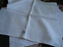New, soft, thick cotton towel with hg monogram. 91 X 52 cm.