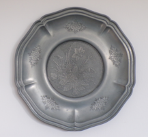 Large (31.5cm) pewter wall plate / wall decoration with flower pattern