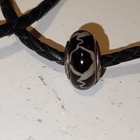 Pandora bőr karkötő/chokker  +Zsiráf mintás charm 33.000.- értékben